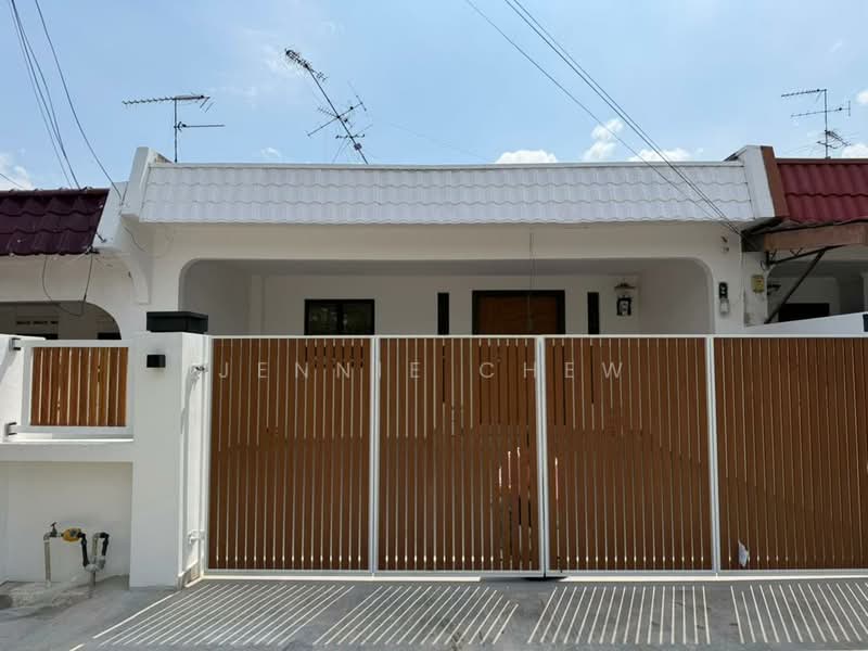 Rumah Teres 1 Tingkat untuk Dijual di Taman Ungku Tun Aminah (Skudai) - Jennie Chew - Exterior - PropertyGuru.com.my
