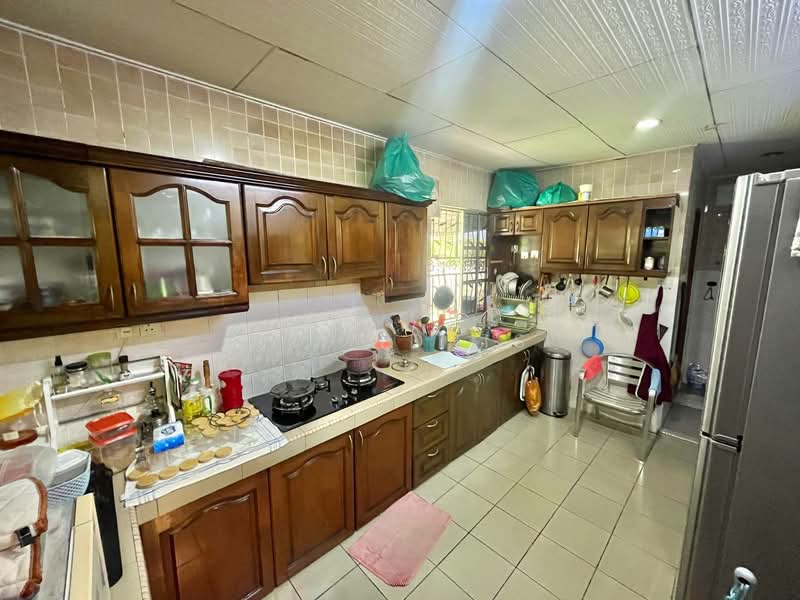 Semi-Detached House for Sale in Desa Surada (Bangi) - Ali Idris - Kitchen - PropertyGuru.com.my