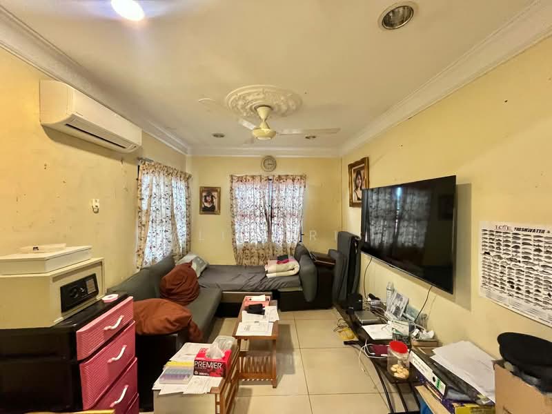 Semi-Detached House for Sale in Desa Surada (Bangi) - Ali Idris - Living Room - PropertyGuru.com.my