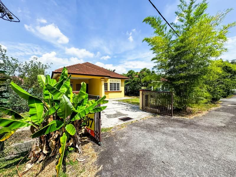 Bungalow for Sale in Bandar Mahkota Banting (Tanjong Duabelas) - Sue Arifin - Exterior - PropertyGuru.com.my