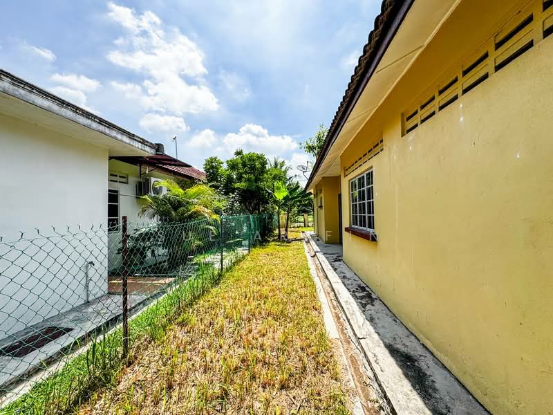 Bungalow for Sale in Bandar Mahkota Banting (Tanjong Duabelas) - Sue Arifin - Exterior - PropertyGuru.com.my