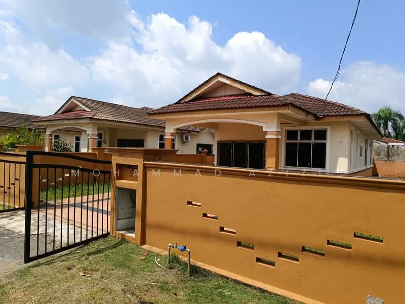 Cluster House for Sale in Taman Seri Inderapura (Kuantan) - Mohammad Azizi - Exterior - PropertyGuru.com.my