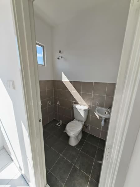 Rumah Teres untuk Dijual di Port Dickson (Negeri Sembilan) - Hana Zaini - Bathroom - PropertyGuru.com.my