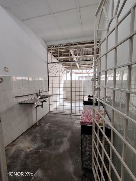 Rumah Teres 1.5 Tingkat untuk Disewa di Sri Petaling (Kuala Lumpur) - Rain Tan - Kitchen - PropertyGuru.com.my