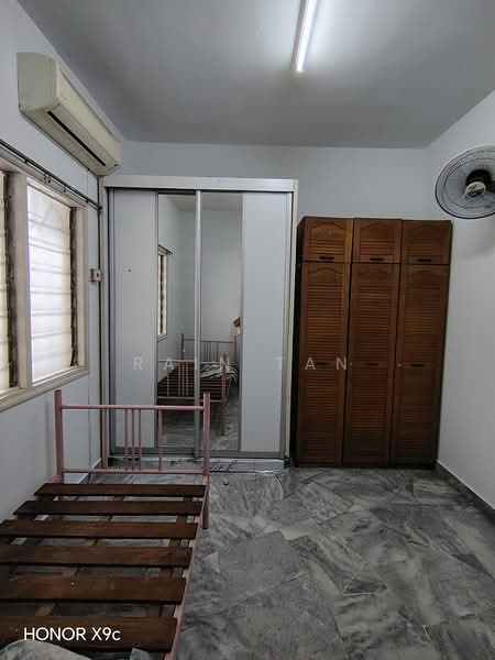 Rumah Teres 1.5 Tingkat untuk Disewa di Sri Petaling (Kuala Lumpur) - Rain Tan - Bedroom - PropertyGuru.com.my