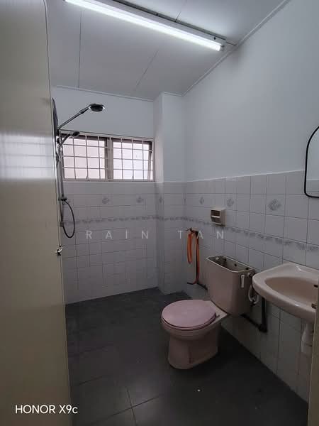 Rumah Teres 1.5 Tingkat untuk Disewa di Sri Petaling (Kuala Lumpur) - Rain Tan - Bathroom - PropertyGuru.com.my
