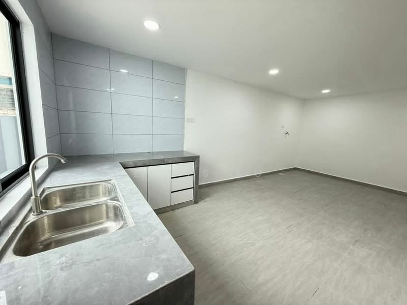 Rumah Berkembar untuk Dijual di Taman Daya (Johor Bahru) - Elvis Ku - Kitchen - PropertyGuru.com.my