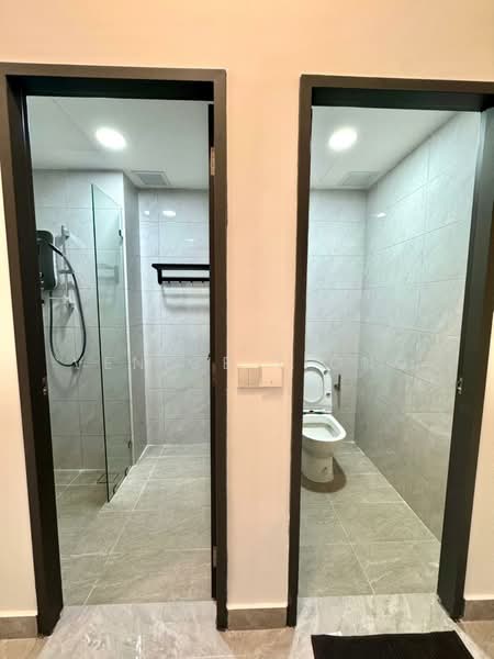Servis Apartment untuk Disewa di Altris Residences @ The Quartz WM - Venice Tiong - Bathroom - PropertyGuru.com.my