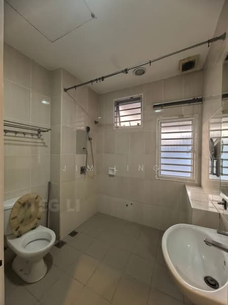 2-storey Terraced House for Sale in Kemuning Utama (Shah Alam) - Jim Ling - Bathroom - PropertyGuru.com.my