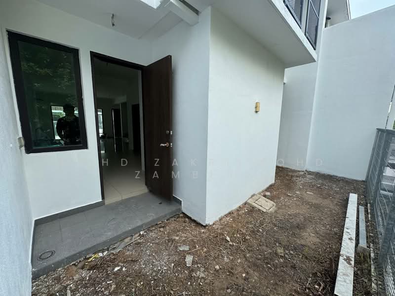 Rumah Teres 2 Tingkat untuk Dijual di Bukit Raja (Selangor) - Mohd Zakri Mohd Zamberi - Exterior - PropertyGuru.com.my