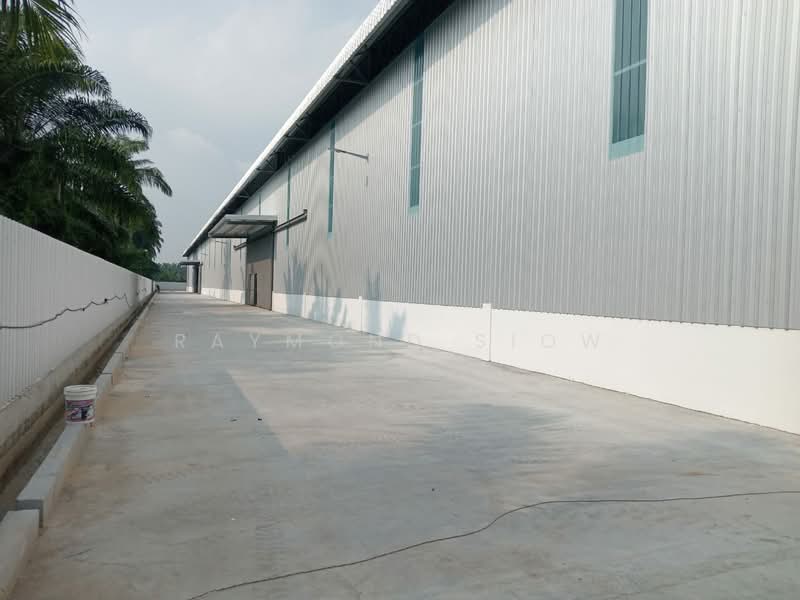 Warehouse for Rent in Kampung Teluk Mengkuang (Telok Panglima Garang) - Raymond Siow - Exterior - PropertyGuru.com.my