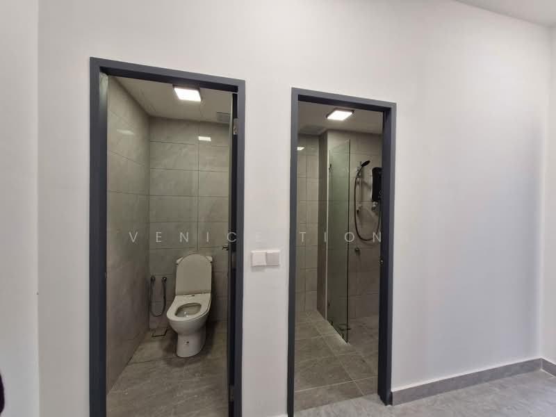 Servis Apartment untuk Disewa di Altris Residences @ The Quartz WM - Venice Tiong - Bathroom - PropertyGuru.com.my