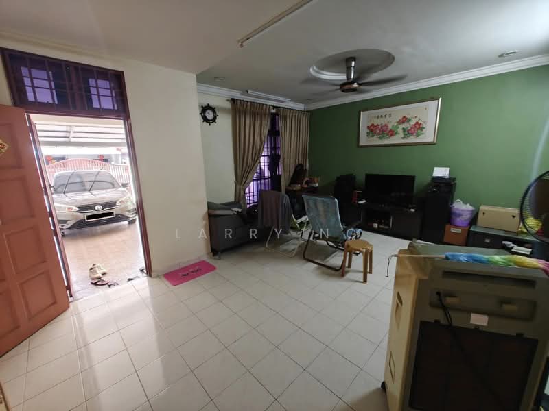 2-storey Terraced House for Sale in Taman Desa Cemerlang (Ulu Tiram) - Larry Ng - Living Room - PropertyGuru.com.my