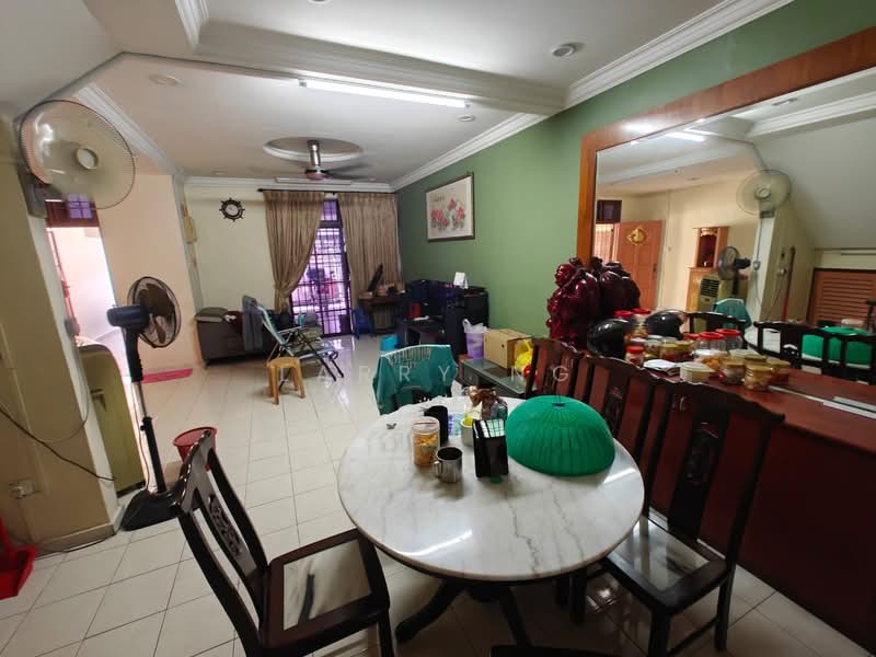 2-storey Terraced House for Sale in Taman Desa Cemerlang (Ulu Tiram) - Larry Ng - Living Room - PropertyGuru.com.my