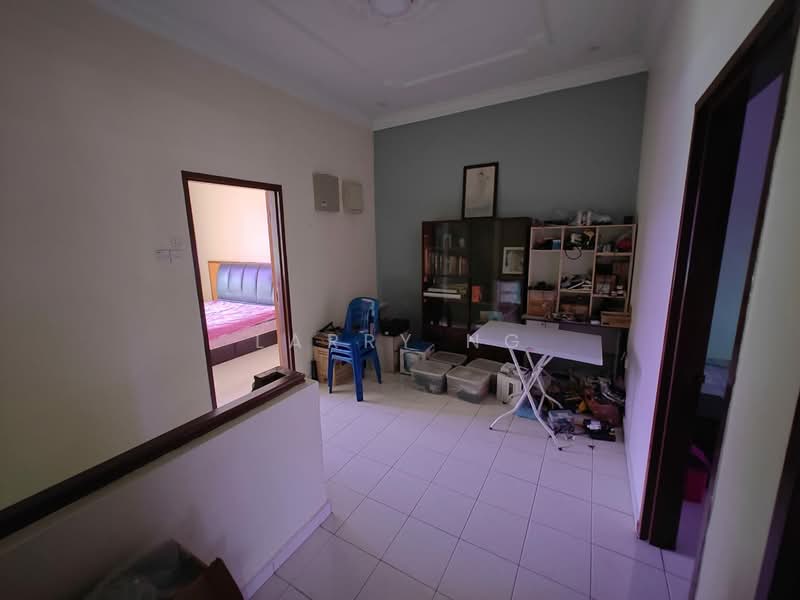 2-storey Terraced House for Sale in Taman Desa Cemerlang (Ulu Tiram) - Larry Ng - Bedroom - PropertyGuru.com.my