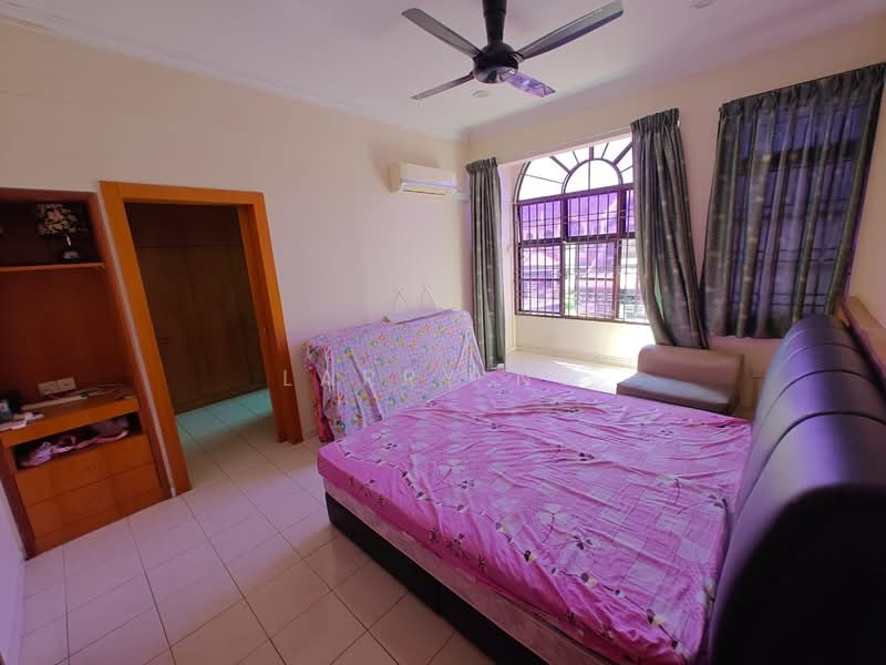 2-storey Terraced House for Sale in Taman Desa Cemerlang (Ulu Tiram) - Larry Ng - Bedroom - PropertyGuru.com.my