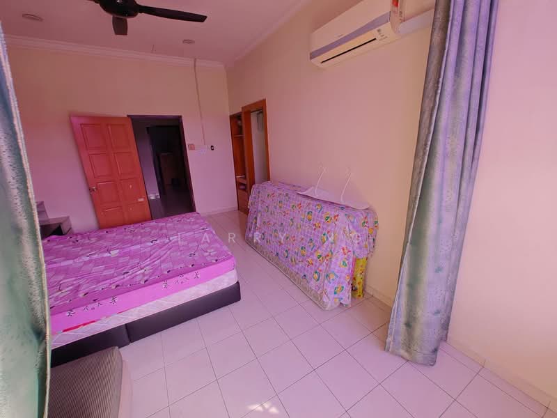 2-storey Terraced House for Sale in Taman Desa Cemerlang (Ulu Tiram) - Larry Ng - Bedroom - PropertyGuru.com.my