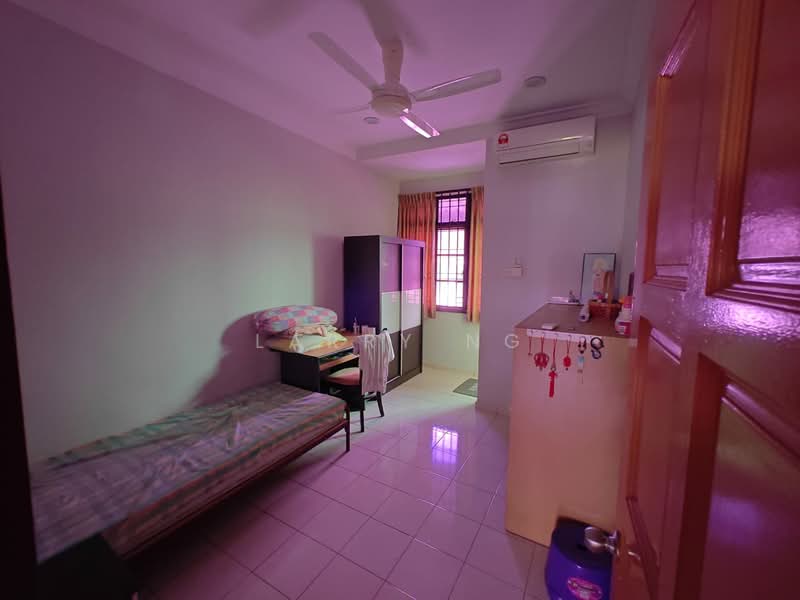 2-storey Terraced House for Sale in Taman Desa Cemerlang (Ulu Tiram) - Larry Ng - Bedroom - PropertyGuru.com.my
