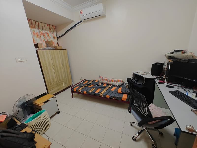 2-storey Terraced House for Sale in Taman Desa Cemerlang (Ulu Tiram) - Larry Ng - Bedroom - PropertyGuru.com.my