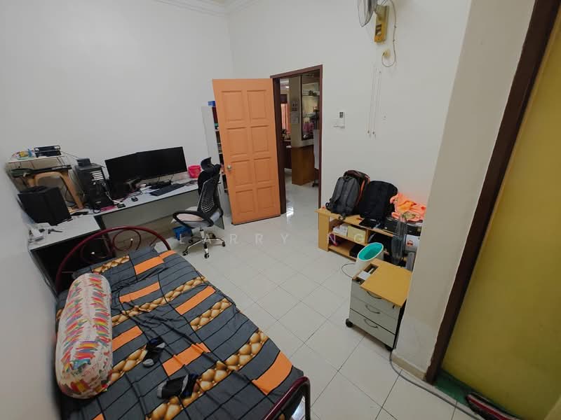 2-storey Terraced House for Sale in Taman Desa Cemerlang (Ulu Tiram) - Larry Ng - Bedroom - PropertyGuru.com.my