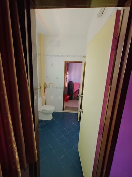 2-storey Terraced House for Sale in Taman Desa Cemerlang (Ulu Tiram) - Larry Ng - Bathroom - PropertyGuru.com.my