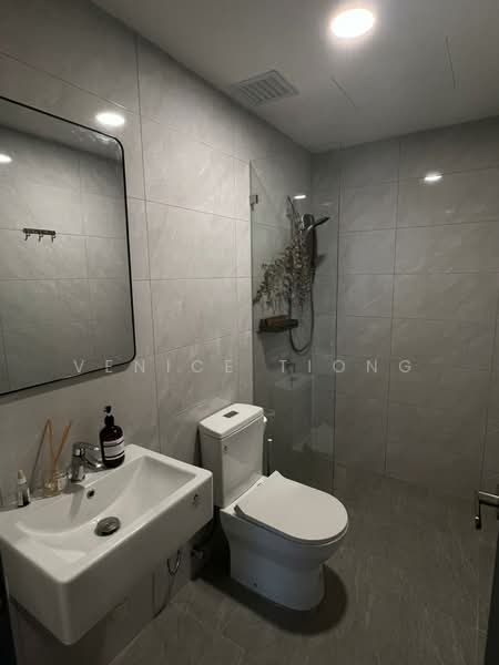Servis Apartment untuk Disewa di Altris Residences @ The Quartz WM - Venice Tiong - Bathroom - PropertyGuru.com.my