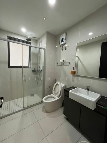 Condominium for Rent at Bay Laurel @ Country Garden Danga Bay - Ellen Yeap - Bathroom - PropertyGuru.com.my
