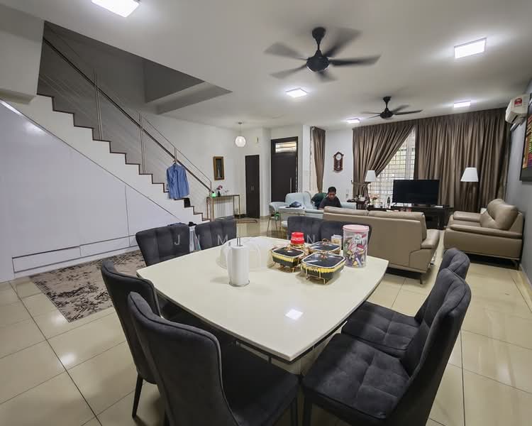 Rumah Teres 2 Tingkat untuk Dijual di Laman Glenmarie (Shah Alam) - Jim Ling - Living Room - PropertyGuru.com.my