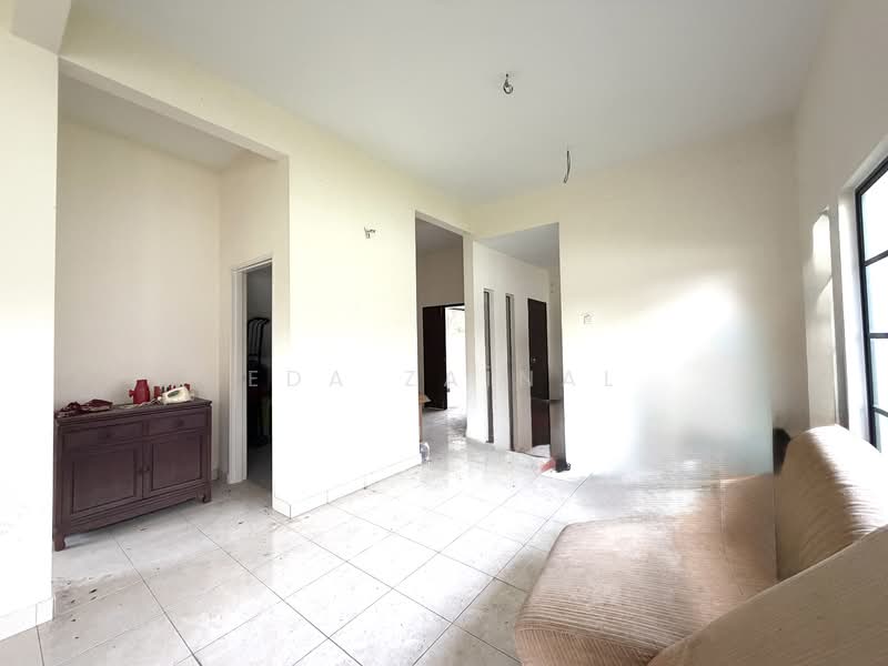 Rumah Berkembar untuk Dijual di Nilai Impian (Nilai) - Eda Zainal - Living Room - PropertyGuru.com.my