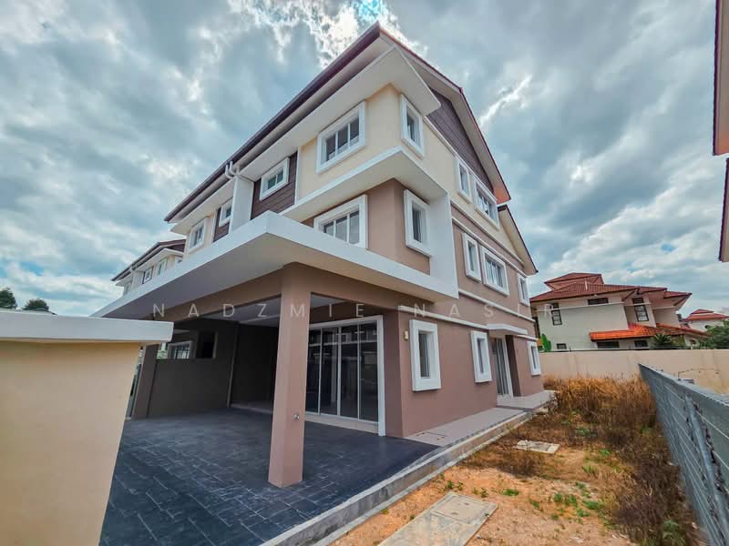 Semi-Detached House for Sale in Taman Ramal Suria (Bangi) - Nadzmie Nasir - Exterior - PropertyGuru.com.my