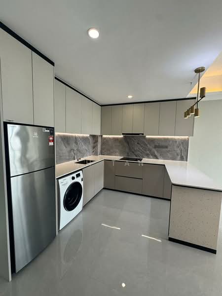 Apartment for Sale at R&F Princess Cove Phase 3-New Casa Suites - KH Tan - Kitchen - PropertyGuru.com.my
