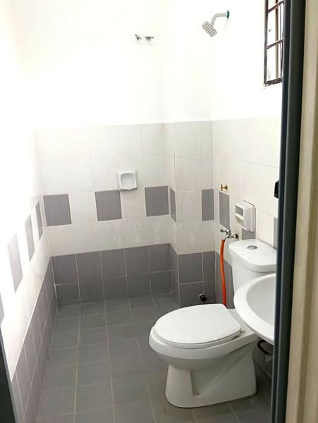 Rumah Teres 2 Tingkat untuk Dijual di Taman Impian Putra (Bangi) - Nadzmie Nasir - Bathroom - PropertyGuru.com.my