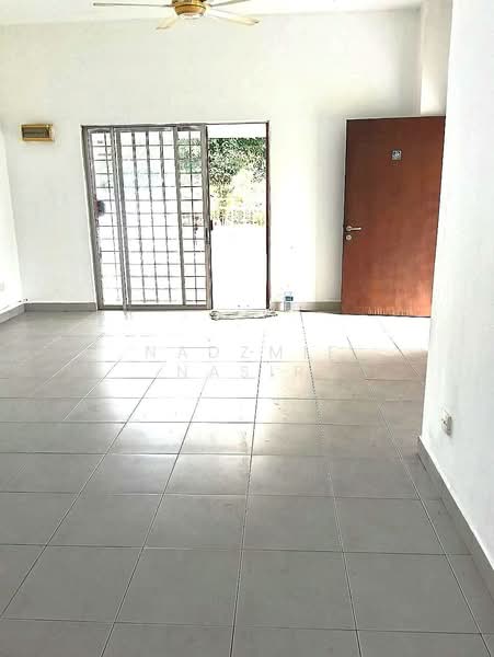 Rumah Teres 2 Tingkat untuk Dijual di Taman Impian Putra (Bangi) - Nadzmie Nasir - Living Room - PropertyGuru.com.my
