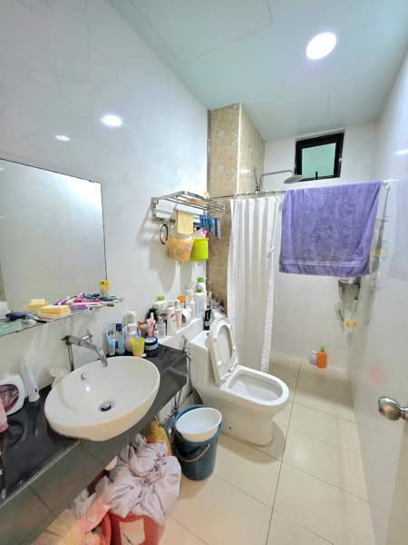 Service Residence for Sale at D'Summit Residences - Elvis Ku - Bathroom - PropertyGuru.com.my