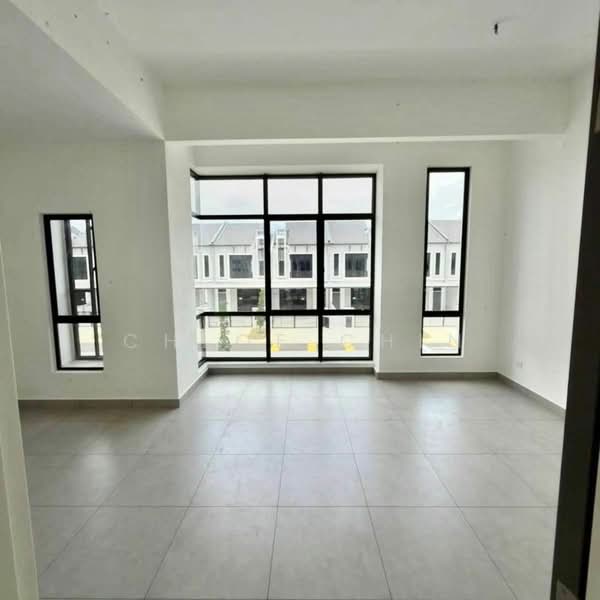 Rumah Teres 2 Tingkat untuk Dijual di Taman Mount Austin (Tebrau) - Chloe Chin - Living Room - PropertyGuru.com.my