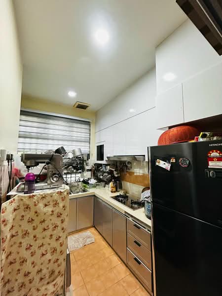 Rumah Teres 2 Tingkat untuk Dijual di Taman Bestari Indah (Ulu Tiram) - Chloe Chin - Kitchen - PropertyGuru.com.my