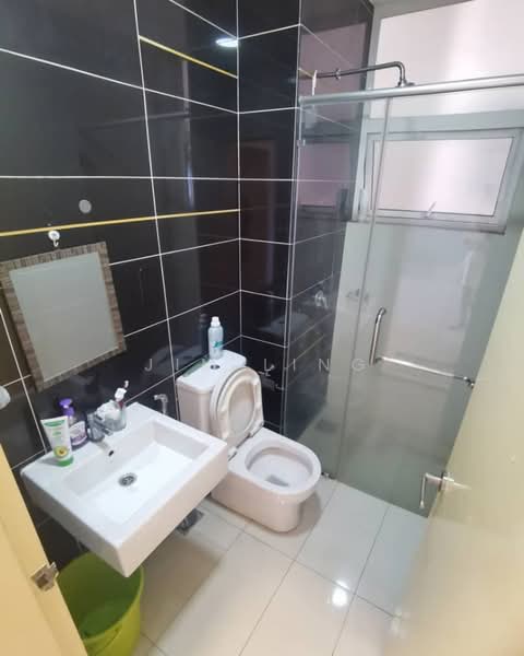 Servis Apartment untuk Dijual di Skypod Residence - Jim Ling - Bathroom - PropertyGuru.com.my