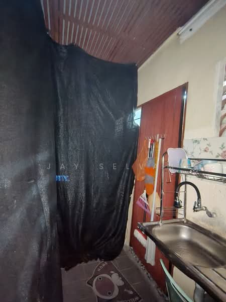 Rumah Flat untuk Dijual di Flat Taman Melati Blok A - Jay Selvam - Kitchen - PropertyGuru.com.my