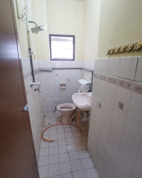 Rumah Teres 2 Tingkat untuk Dijual di Usj 1 (Subang Jaya) - Jim Ling - Bathroom - PropertyGuru.com.my