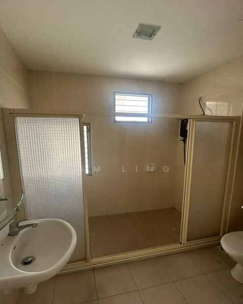 2-storey Terraced House for Rent in Kemuning Utama (Shah Alam) - Jim Ling - Bathroom - PropertyGuru.com.my