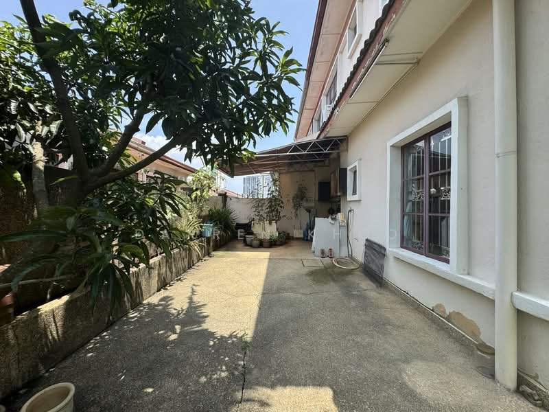 Rumah Berkembar untuk Dijual di Seri Kembangan (Selangor) - Darren Khoo - Exterior - PropertyGuru.com.my