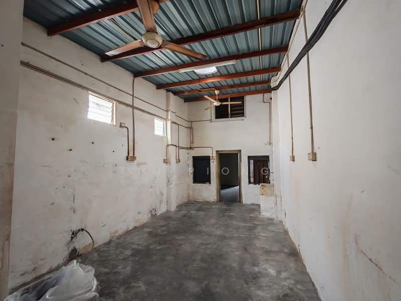 Shop for Sale in Tengkera (Melaka City) - Tim Piong - Interior - PropertyGuru.com.my
