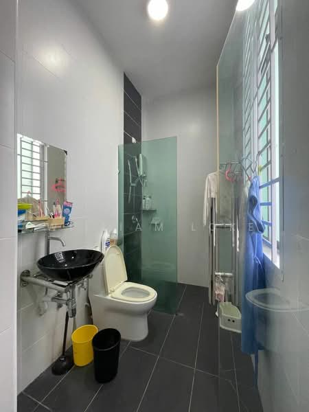 2-storey Terraced House for Rent in Taman Mount Austin (Tebrau) - William Loke - Bathroom - PropertyGuru.com.my