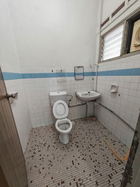 Rumah Teres 2 Tingkat untuk Disewa di Johor Bahru (Johor) - Jin Chew - Bathroom - PropertyGuru.com.my