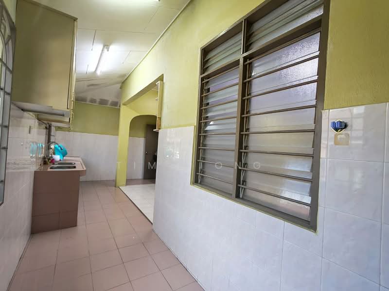 Rumah Teres 1 Tingkat untuk Dijual di Taman Saujana Indah (Bukit Katil) - Tim Piong - Kitchen - PropertyGuru.com.my
