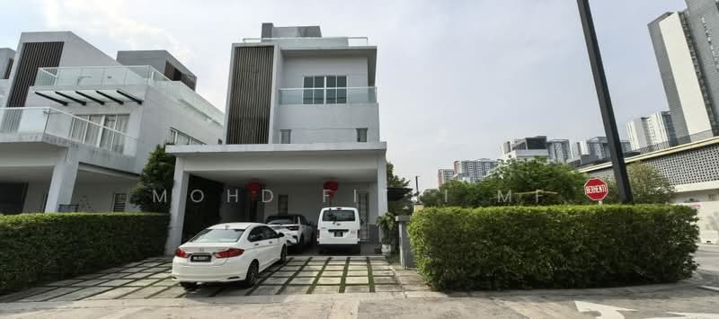 Zero-Lot Bungalow for Sale in Lakefront Villa (Cyberjaya) - Mohd Fitri MF - Exterior - PropertyGuru.com.my