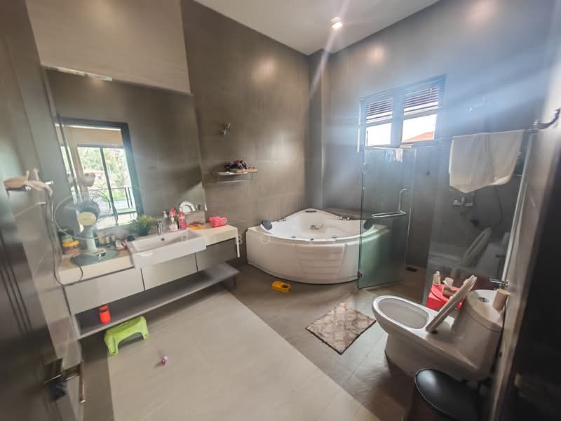Bungalow House untuk Dijual di Taman Yarl (Jalan Klang Lama (Old Klang Road)) - Bobo Lee - Bathroom - PropertyGuru.com.my