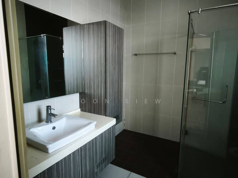Pangsapuri untuk Dijual di Desa Universiti - Boon Siew - Bathroom - PropertyGuru.com.my