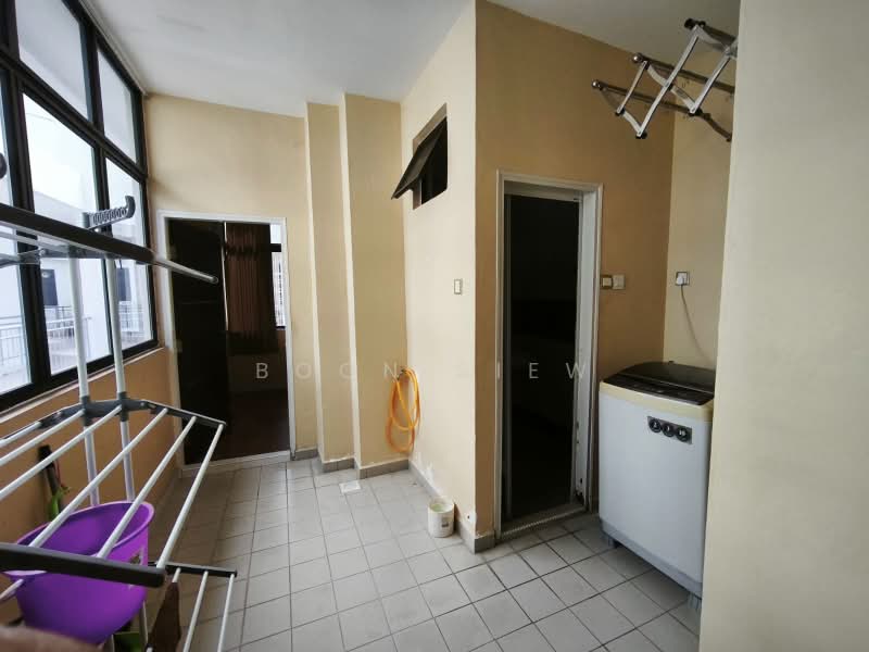 Pangsapuri untuk Dijual di Desa Universiti - Boon Siew - Balcony - PropertyGuru.com.my