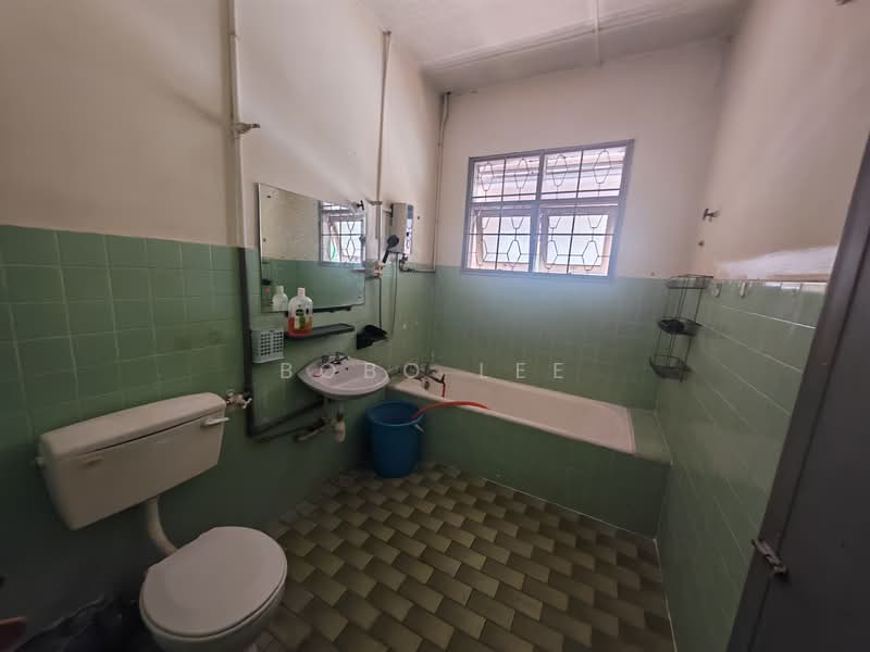 2-storey Terraced House for Sale in Taman Overseas Union (Taman Oug) (Jalan Klang Lama (Old Klang Road)) - Bobo Lee - Bathroom - PropertyGuru.com.my